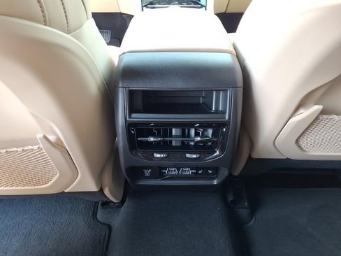 Used 2023 Jeep Grand Cherokee Limited w/ Luxury Tech Group II AWD/4WD image 5