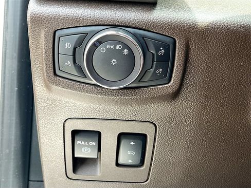 Used 2018 Ford F150 King Ranch w/ Equipment Group 601A Luxury AWD/4WD image 10