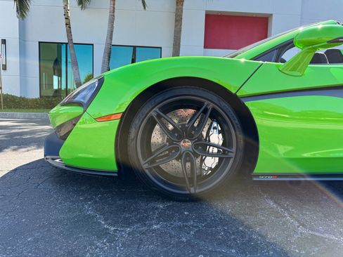 Used 2018 McLaren 570S Spider image 10