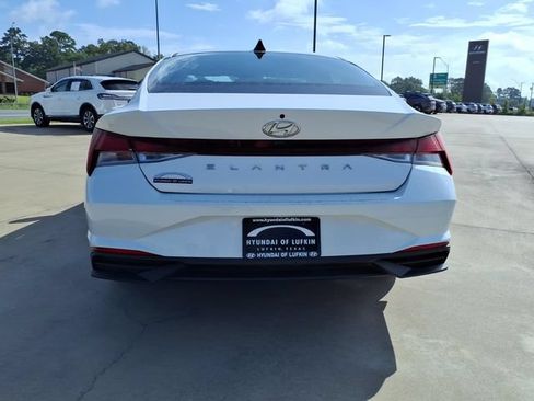 Used 2022 Hyundai Elantra SEL FWD image 3