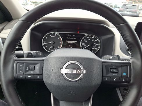 Used 2025 Nissan Rogue SV image 18