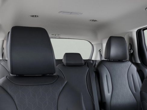 New 2026 Kia Carnival EX FWD image 23