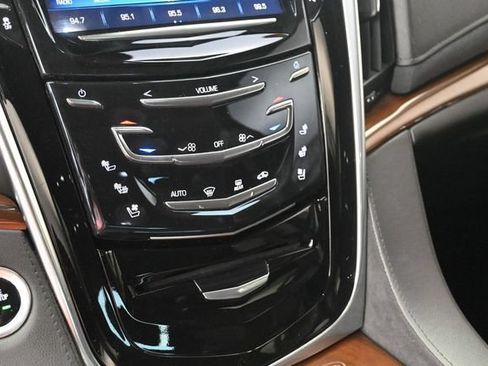 Used 2020 Cadillac Escalade Luxury w/ Escalade Sport Edition AWD/4WD image 25