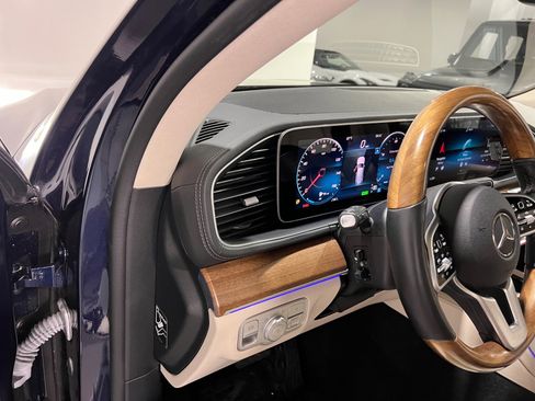 Used 2022 Mercedes-Benz GLS 450 4MATIC image 24