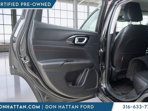 Used 2022 Jeep Compass Trailhawk w/ Trailhawk Convenience Group AWD/4WD image 25