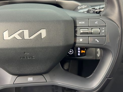 Used 2025 Kia EV9 Light Long Range image 21