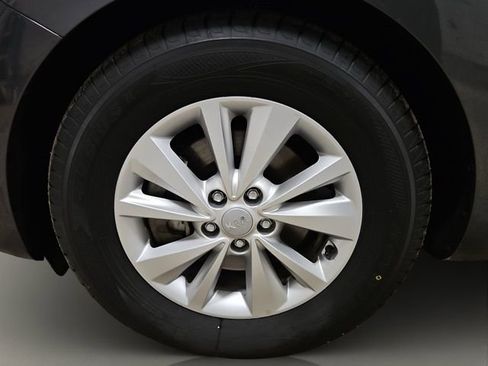 Used 2017 Kia Sedona LX w/ LX Essentials Premium Package image 23