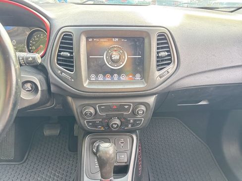 Used 2018 Jeep Compass Trailhawk w/ Popular Equipment Group AWD/4WD image 23