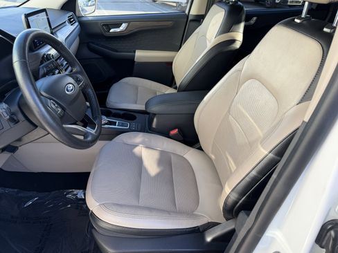 Used 2020 Ford Escape Titanium image 12