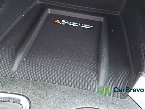 Used 2023 Chevrolet Traverse LT FWD image 28