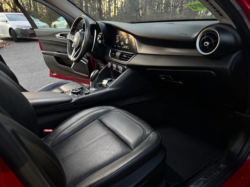 Used 2017 Alfa Romeo Giulia w/ Sport Appearance Package image 38