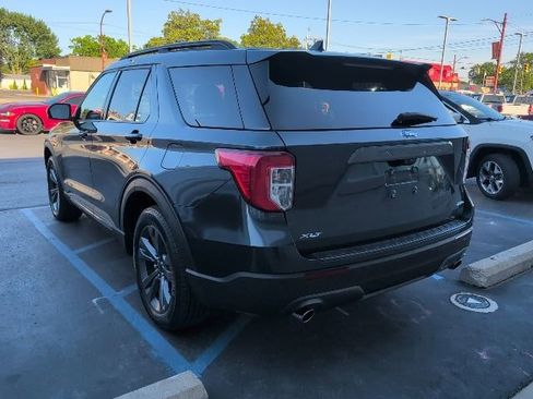 Used 2022 Ford Explorer XLT w/ Equipment Group 202A AWD/4WD image 4