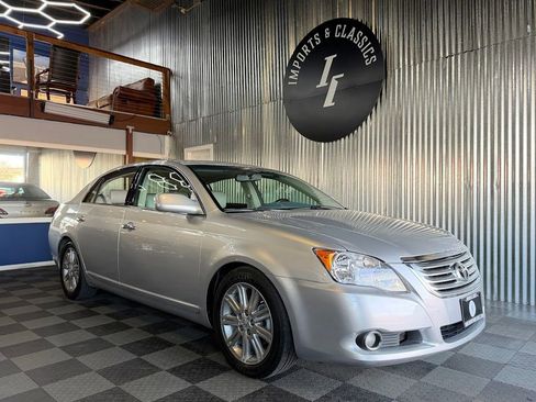 Used 2010 Toyota Avalon Limited image 2