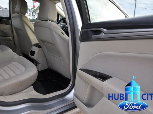 Used 2020 Ford Fusion SE AWD/4WD image 15