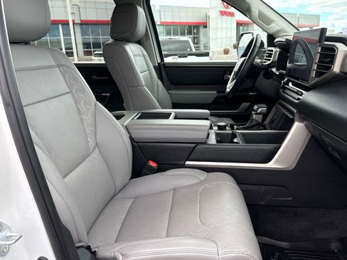 Used 2024 Toyota Tundra Limited AWD/4WD image 17