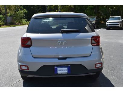 New 2025 Hyundai Venue SE