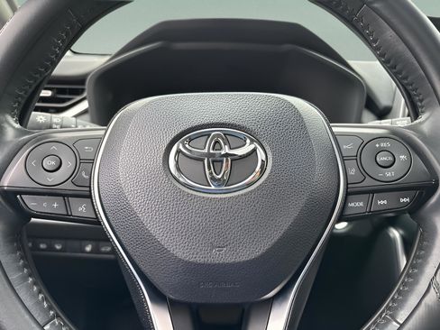 Used 2020 Toyota RAV4 XLE Premium image 25