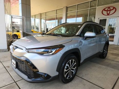Used 2024 Toyota Corolla Cross SE image 6