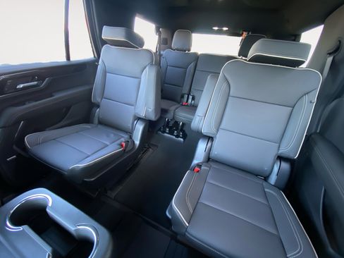 New 2026 GMC Yukon Elevation image 24