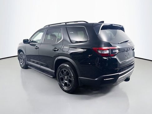 Used 2024 Honda Pilot TrailSport image 5