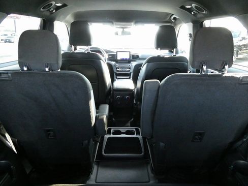 Used 2020 Ford Explorer XLT image 18