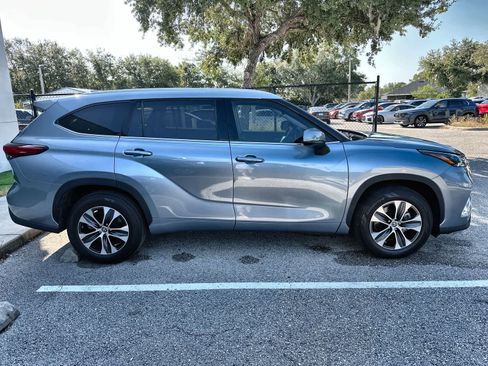 Used 2022 Toyota Highlander XLE FWD image 10