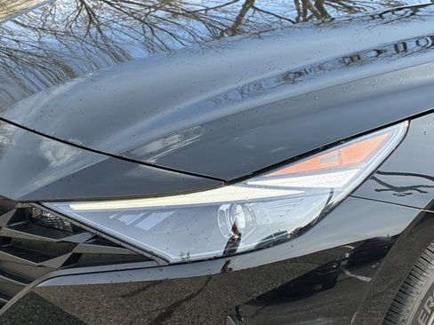 Certified 2023 Hyundai Elantra SE w/ Preferred Accessory Package image 10