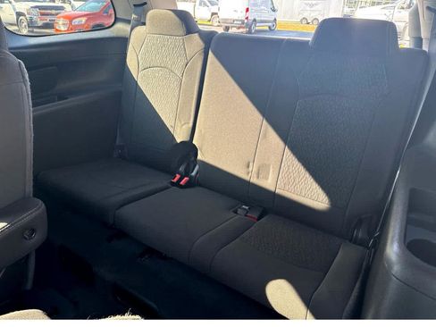 Used 2015 GMC Acadia SLE image 25