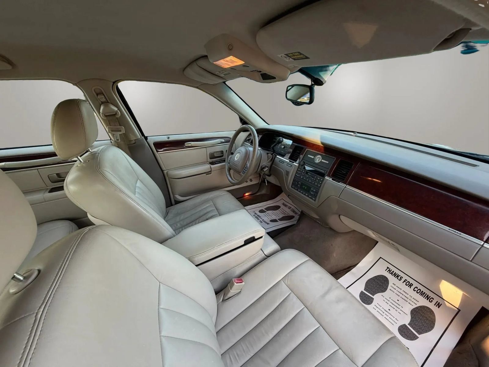 Used 2003 Lincoln Town Car Executive RWD image 37