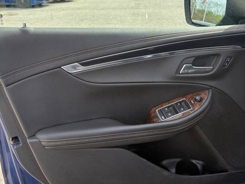 Used 2014 Chevrolet Impala LT w/ Convenience Package image 10