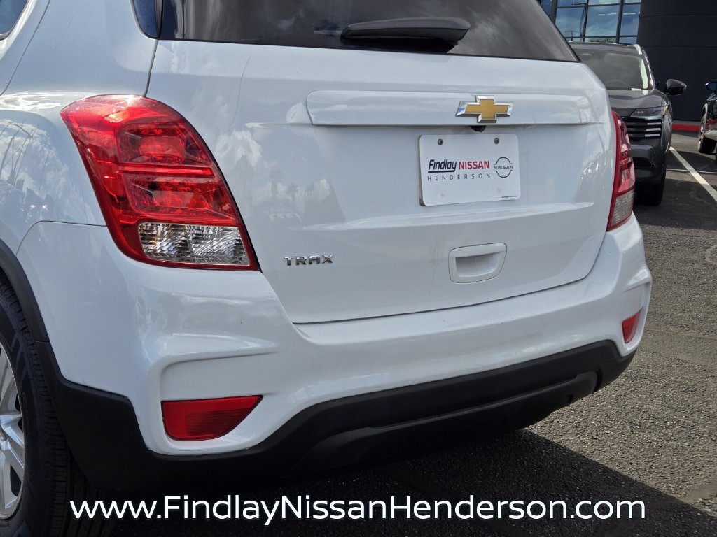 Used 2021 Chevrolet Trax LS w/ Tint and Cruise Package FWD image 5
