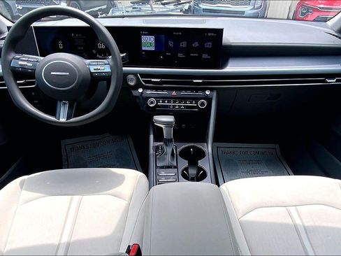 Used 2025 Hyundai Sonata SE FWD image 17