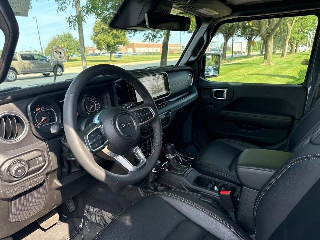 Used 2026 Jeep Wrangler Unlimited Sahara AWD/4WD image 15