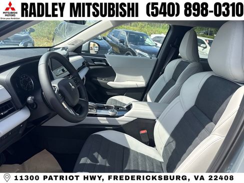 New 2026 Mitsubishi Outlander SE image 3