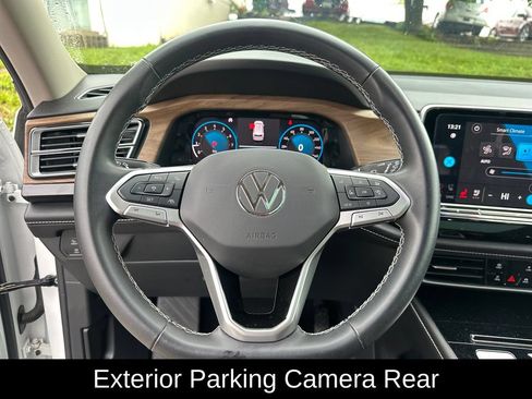 Used 2024 Volkswagen Atlas SE w/ Panoramic Sunroof Package AWD/4WD image 11