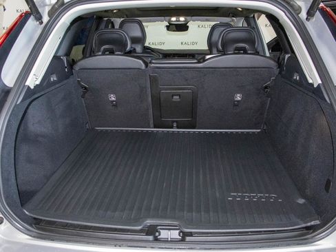 Used 2024 Volvo XC60 B5 Core image 25