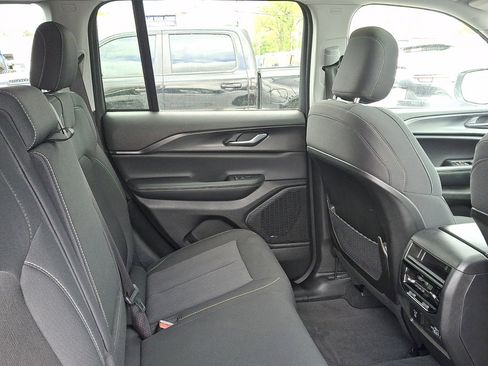 Used 2023 Jeep Grand Cherokee Laredo w/ Luxury Tech Group I image 15