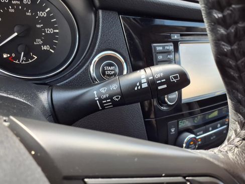 Used 2017 Nissan Rogue SL FWD image 19
