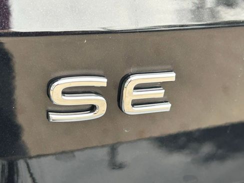 New 2026 Volkswagen Taos SE FWD image 23