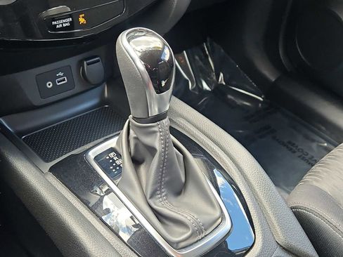 Used 2018 Nissan Rogue S AWD/4WD image 15