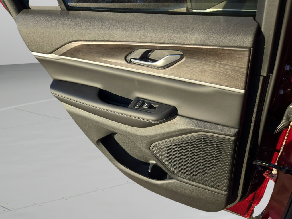New 2026 Jeep Grand Cherokee Altitude AWD/4WD image 27
