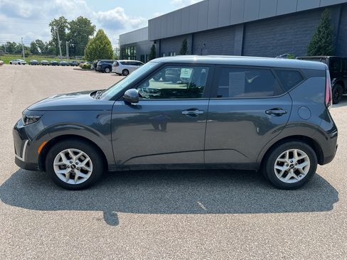 Used 2024 Kia Soul LX w/ Option Group 015 FWD image 4