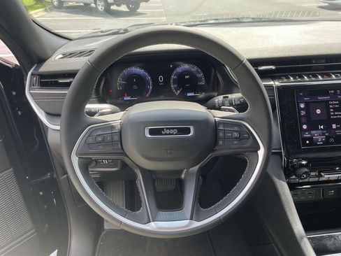 New 2025 Jeep Grand Cherokee Laredo image 31