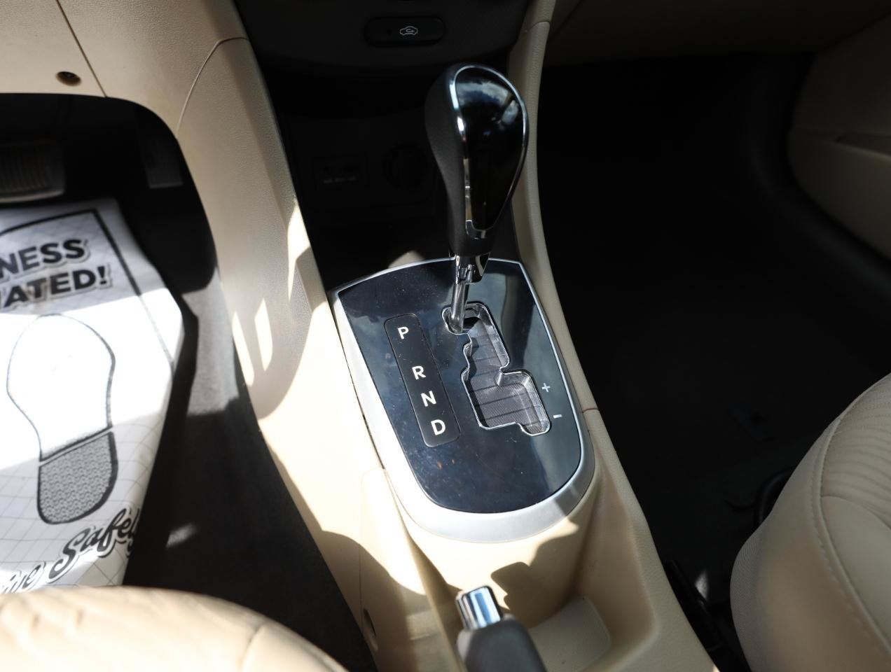 Used 2013 Hyundai Accent GLS w/ Premium Pkg FWD image 16