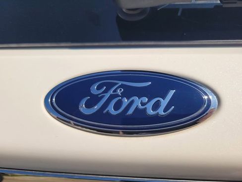 Certified 2022 Ford Explorer XLT image 7