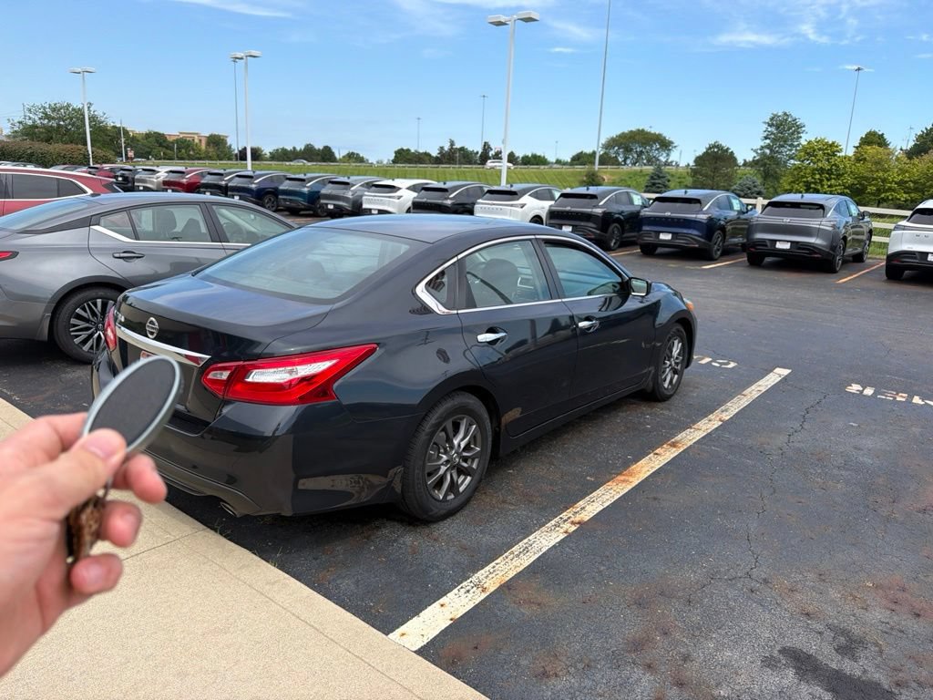 Used 2016 Nissan Altima 2.5 S w/ Power Driver Seat Package FWD image 5