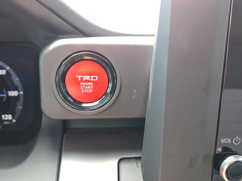 Certified 2025 Toyota Tacoma TRD Sport AWD/4WD image 28