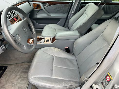 Used 2000 Mercedes-Benz E 320 Sedan image 11