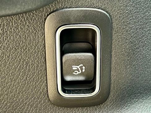 Certified 2026 Mercedes-Benz GLB 250 4MATIC image 31