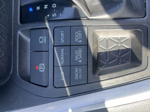 Used 2020 Toyota RAV4 XLE w/ Convenience Package AWD/4WD image 18